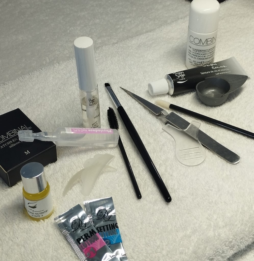 Épilations à la cire au miel, ou au fil