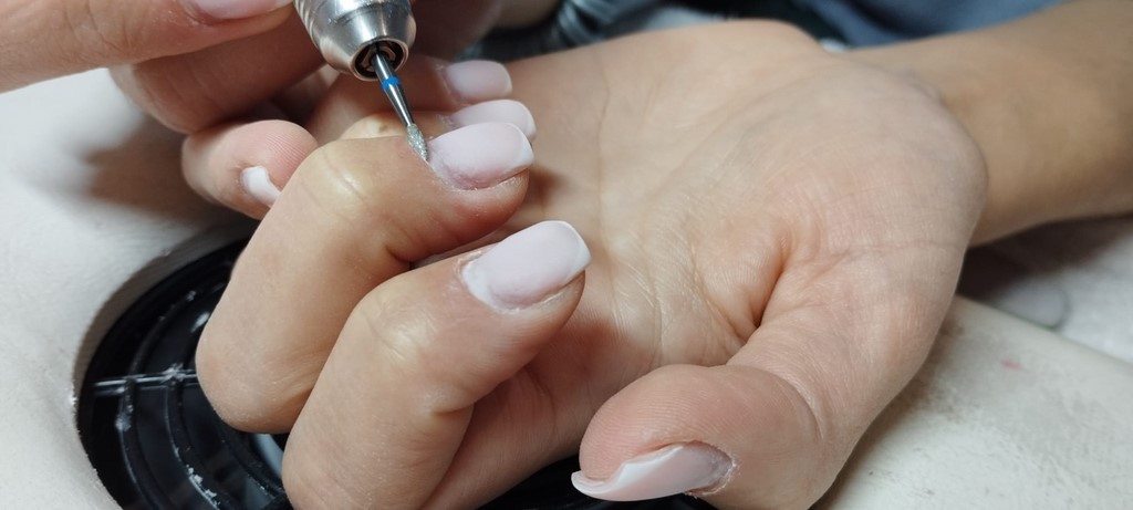 Les soins des mains Manicure Pedicure
