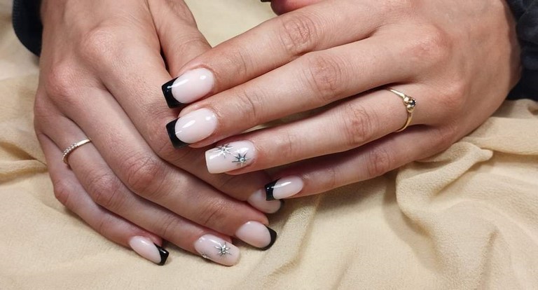 Les soins des mains Manicure Pedicure