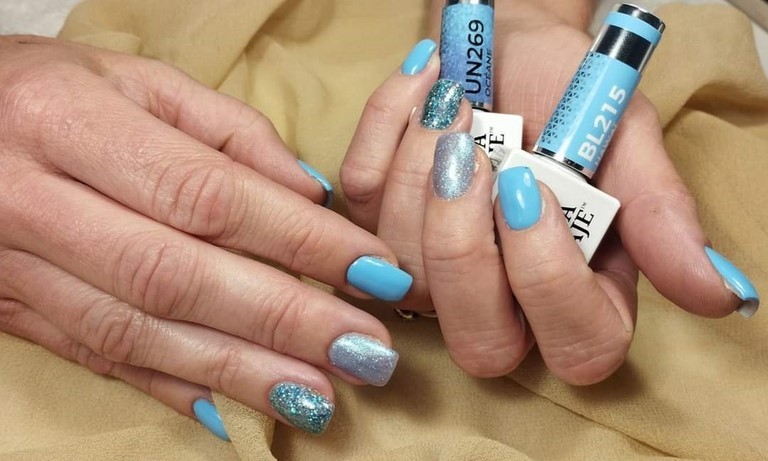 Les soins des mains Manicure Pedicure