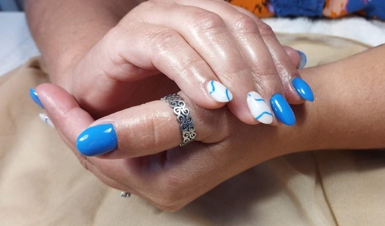 Les soins des mains Manicure Pedicure