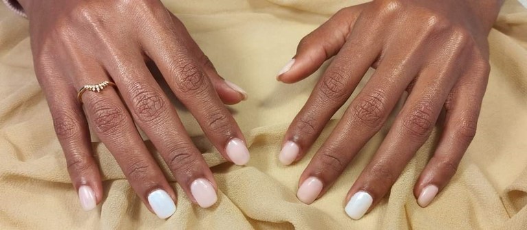 Les soins des mains Manicure Pedicure
