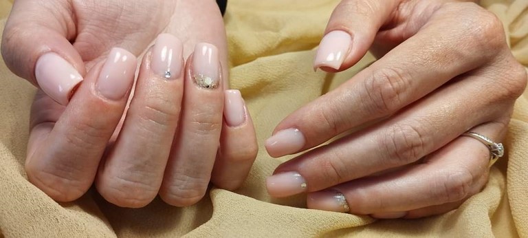 Les soins des mains Manicure Pedicure