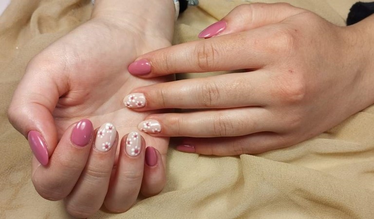 Les soins des mains Manicure Pedicure