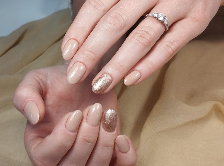 Les soins des mains Manicure Pedicure