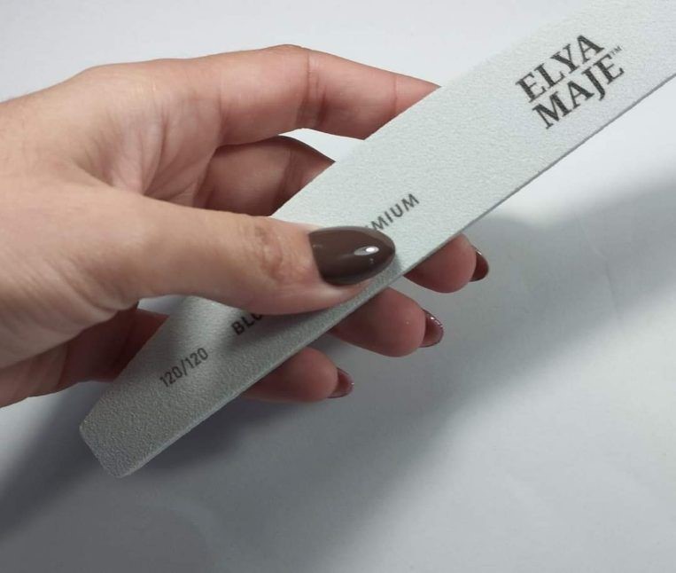 Les soins des mains Manicure Pedicure