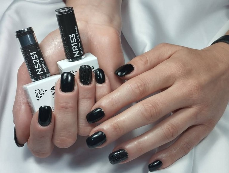 Les soins des mains Manicure Pedicure