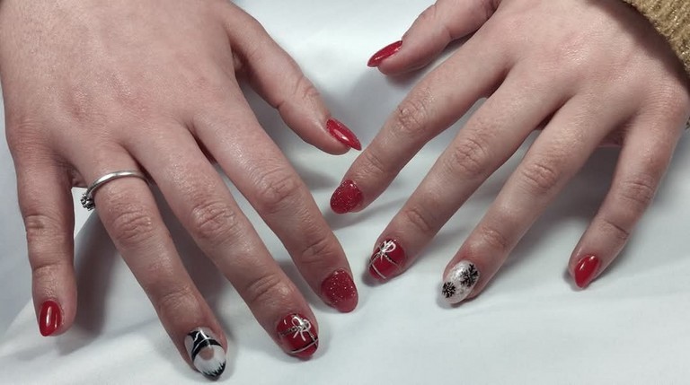 Les soins des mains Manicure Pedicure