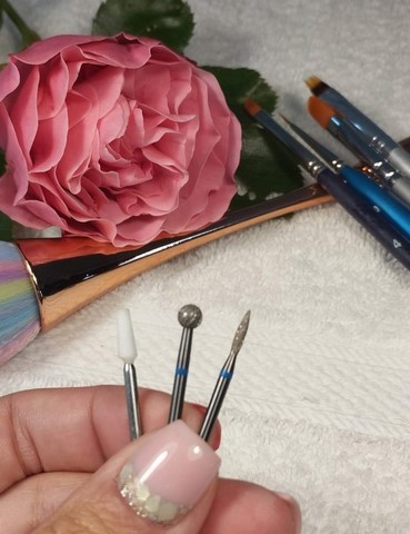 Les soins des mains Manicure Pedicure