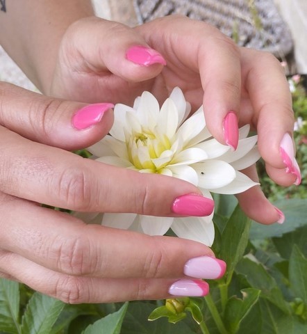 Les soins des mains Manicure Pedicure